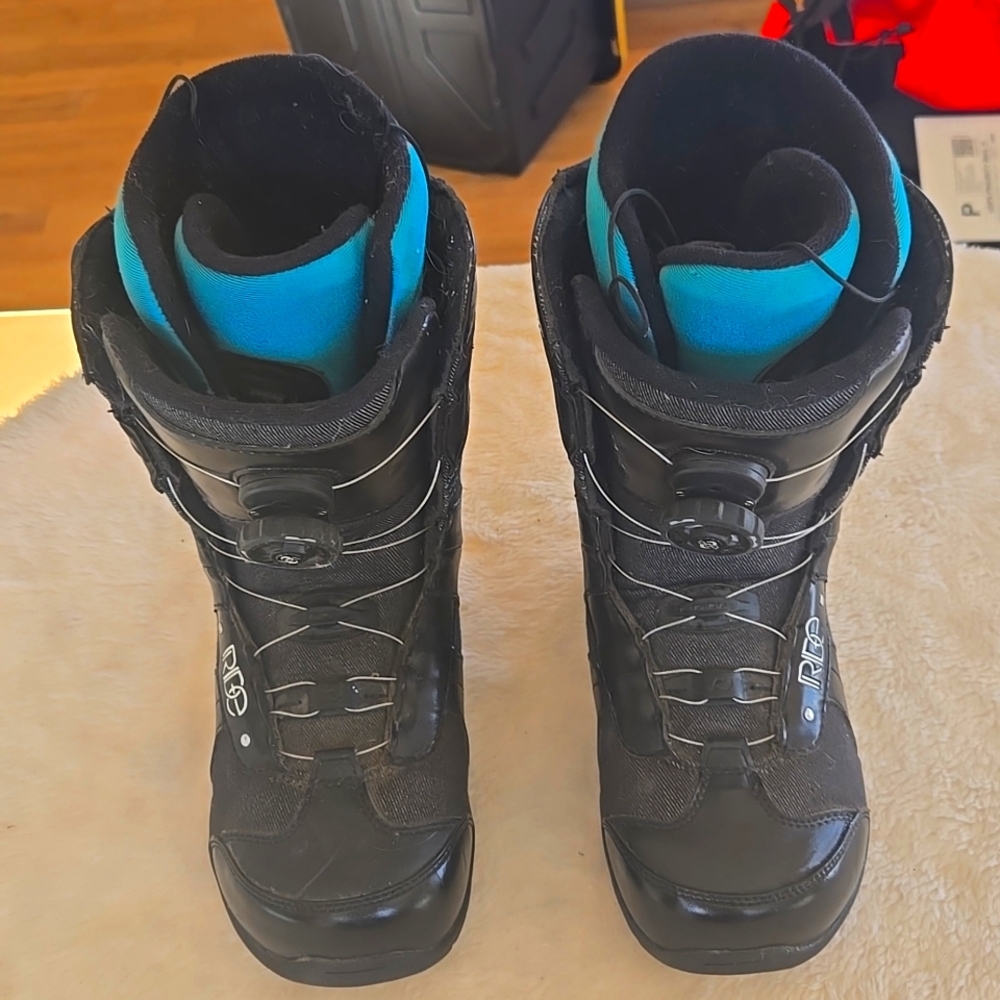 Black and Blue Women's Athletic Boots